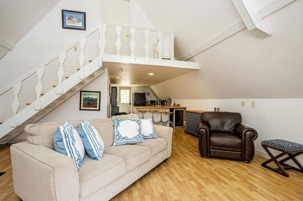 Photo of Livingroom in Skaneateles
