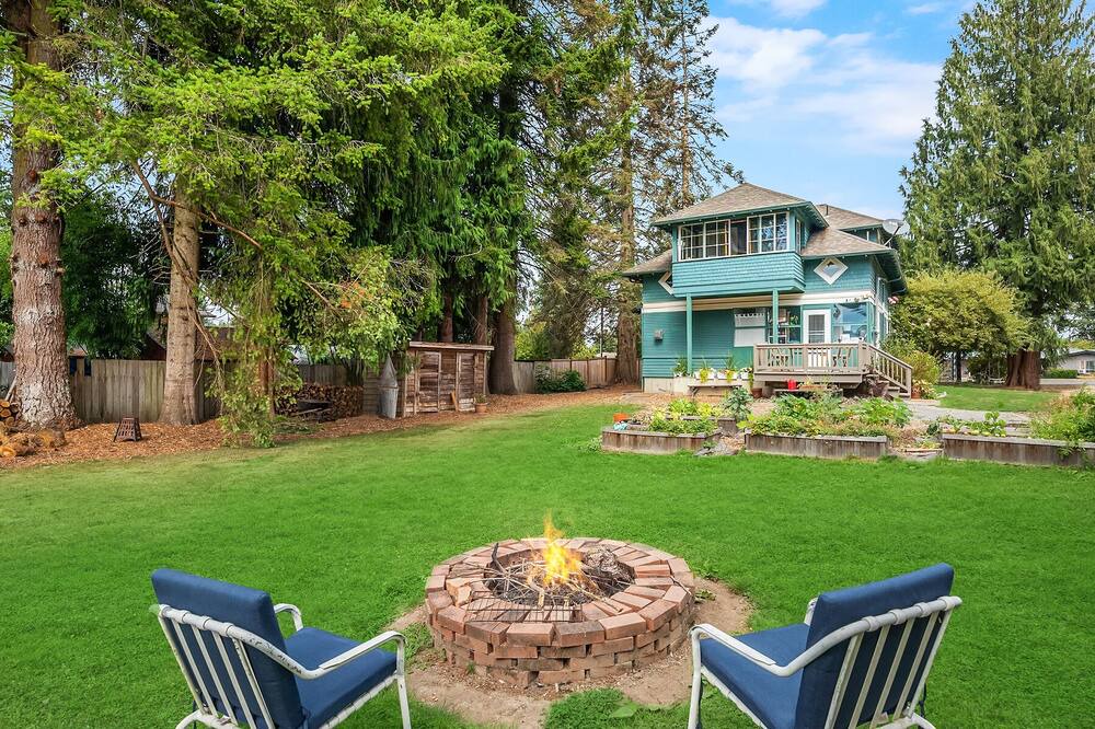 Photo of Outdoor in Carnation