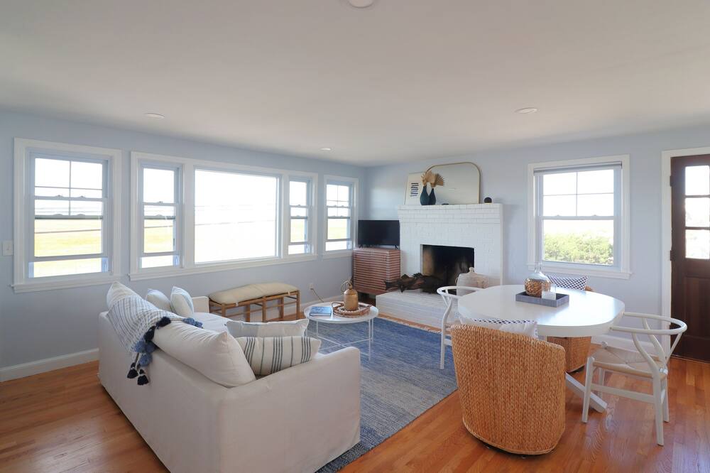 Photo of Livingroom in Newburyport