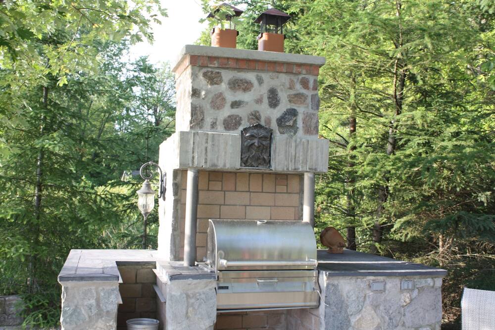 Photo of Outdoor in Sebright