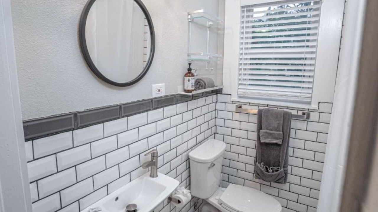 Photo of Bathroom in Mahncke Park