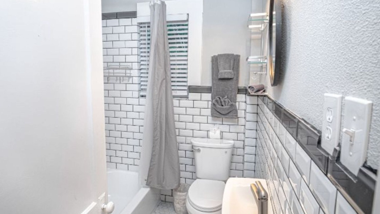 Photo of Bathroom in Mahncke Park