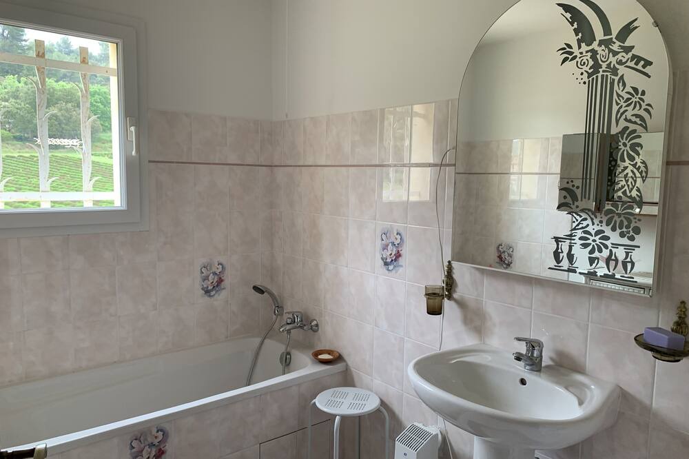 Photo of Bathroom in Oraison