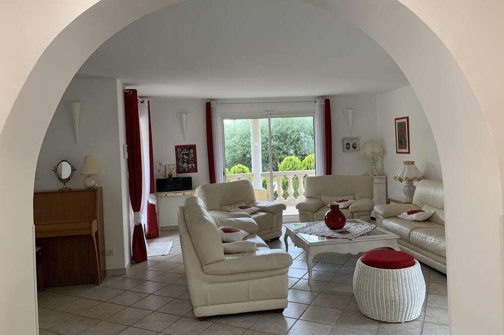 Photo of Livingroom in Oraison