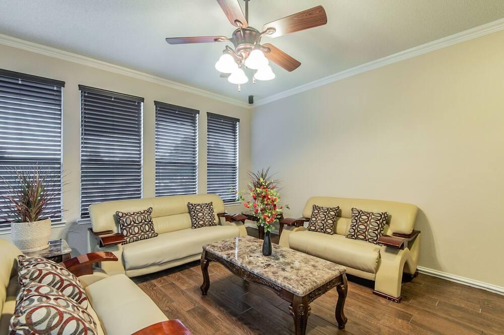 Photo of Livingroom in Elmo