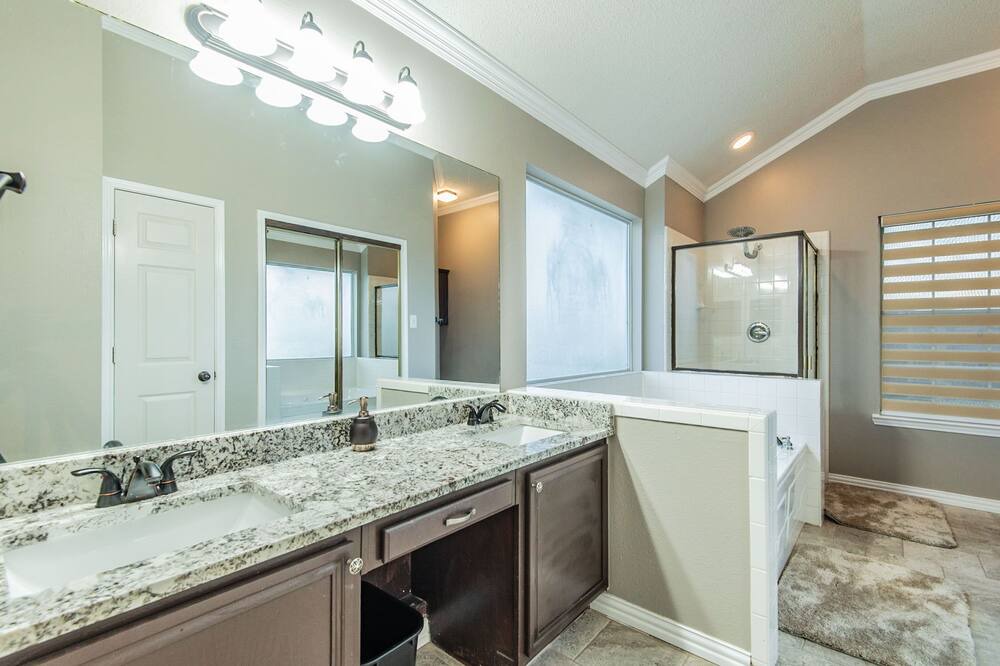 Photo of Bathroom in Elmo