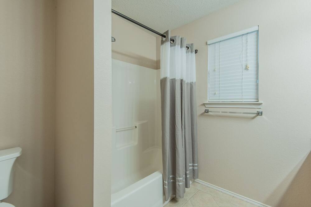 Photo of Bathroom in Elmo
