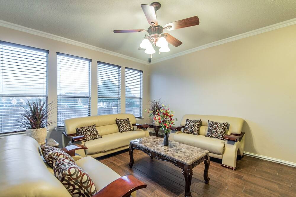 Photo of Livingroom in Elmo