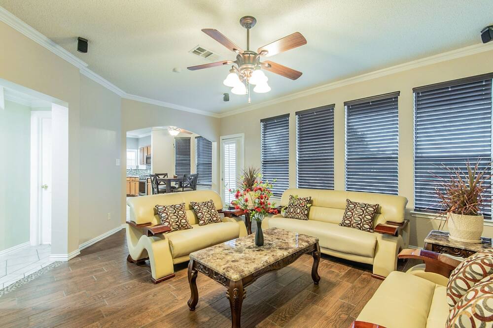 Photo of Livingroom in Elmo