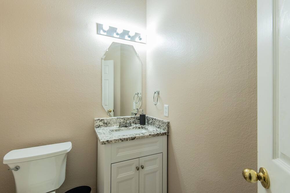 Photo of Bathroom in Elmo