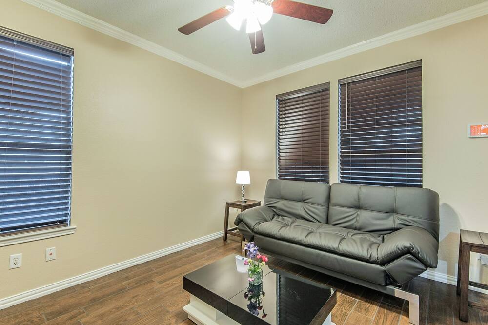 Photo of Livingroom in Elmo