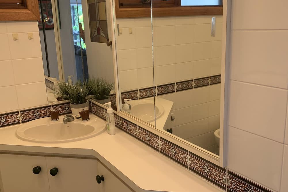 Photo of Bathroom in Lower Macdonald