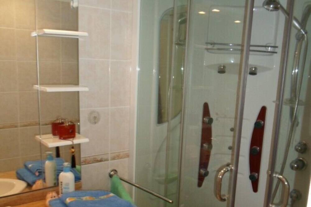 Photo of Bathroom in Saint-Saturnin-les-Avignon