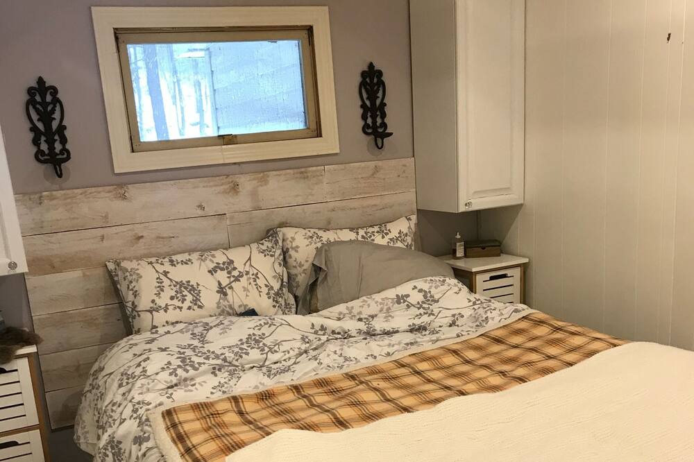 Photo of Bedroom in Frontenac