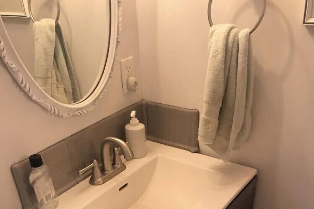 Photo of Bathroom in Frontenac