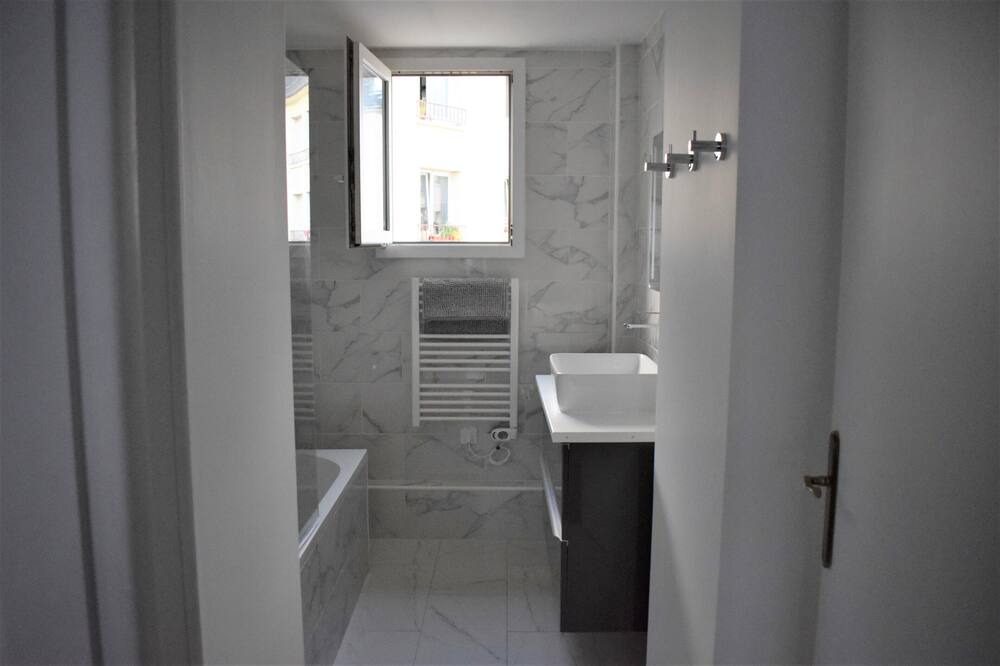 Photo of Bathroom in Pontoise