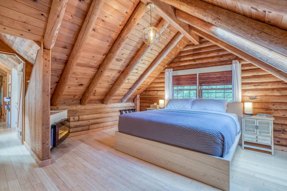 Photo of Bedroom in Neskowin