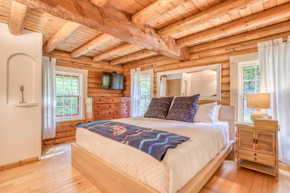 Photo of Bedroom in Neskowin