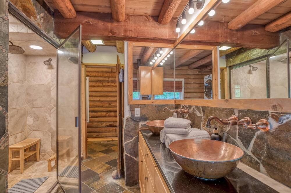 Photo of Bathroom in Neskowin