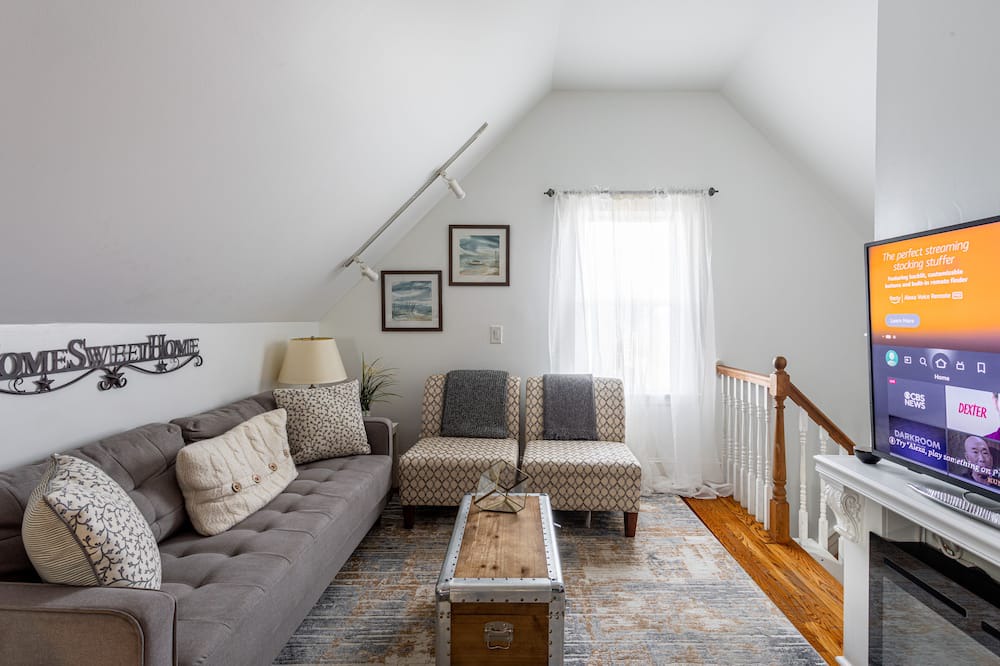 Photo of Livingroom in West End - West Side