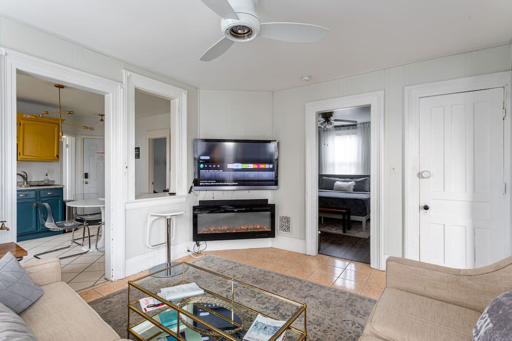 Photo of Outdoor in West End - West Side