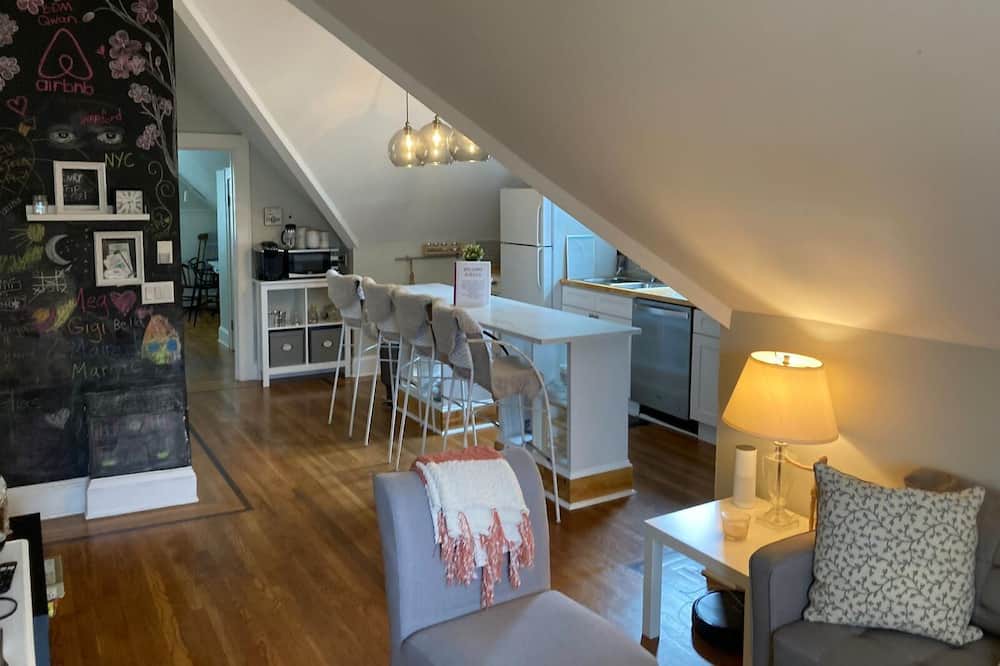 Photo of Livingroom in West End - West Side