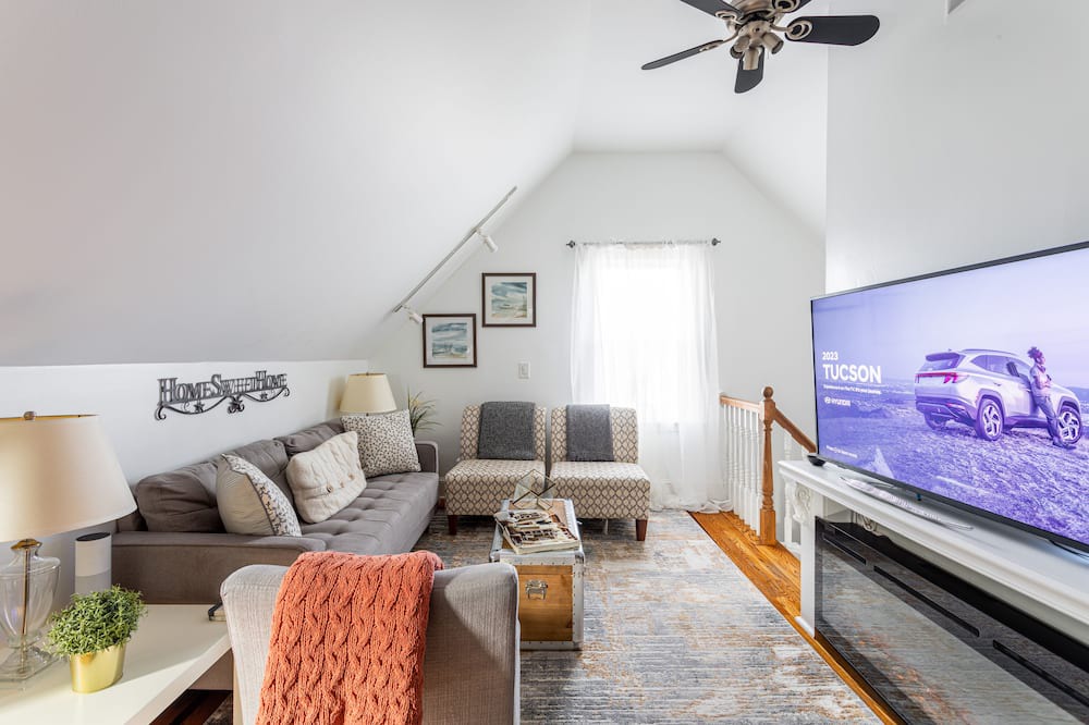 Photo of Livingroom in West End - West Side