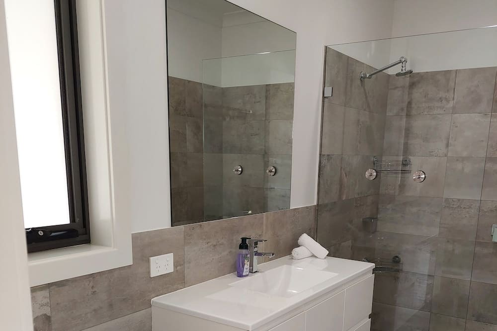 Photo of Bathroom in Red Head