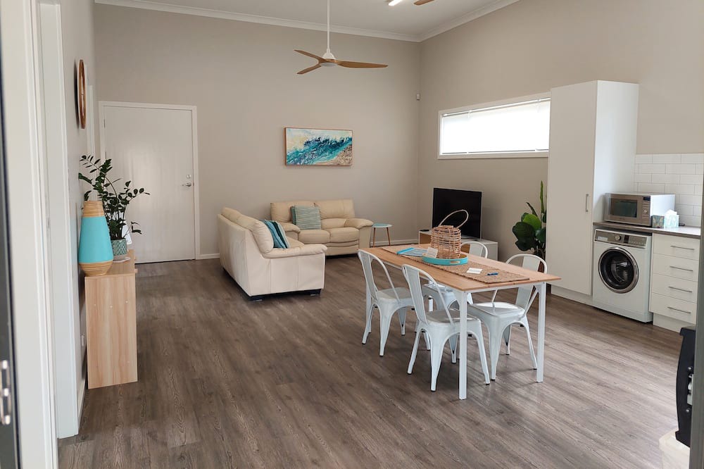 Photo of Livingroom in Red Head