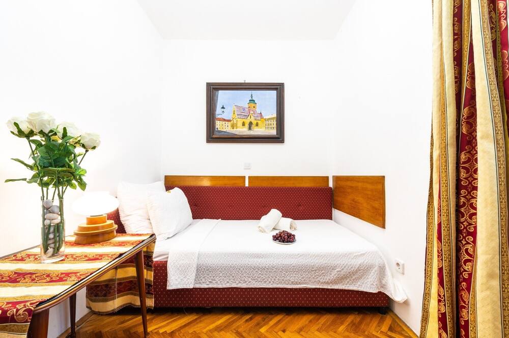 Photo of Bedroom in Pile