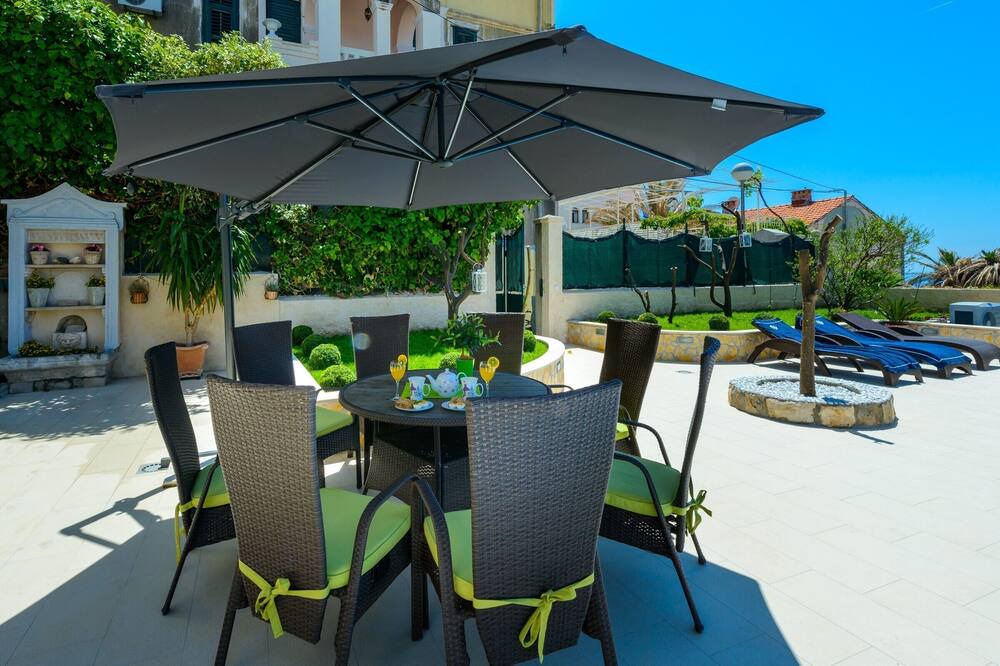 Photo of Patio Balcony in Pile