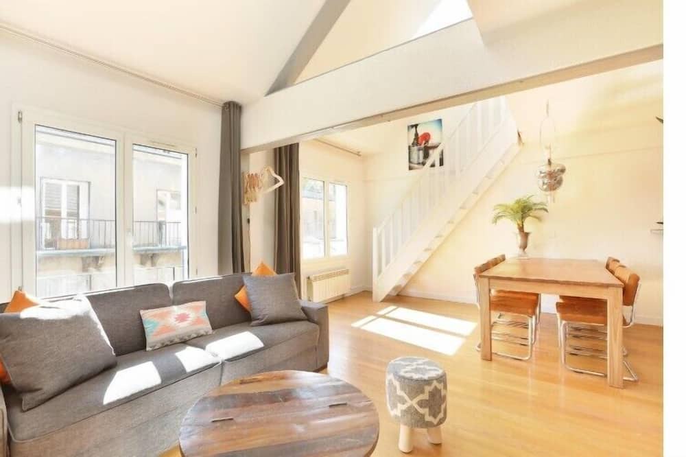 Photo of Livingroom in Les Lilas