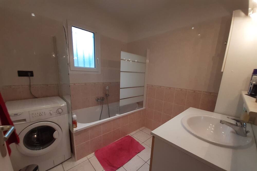 Photo of Bathroom in Payzac
