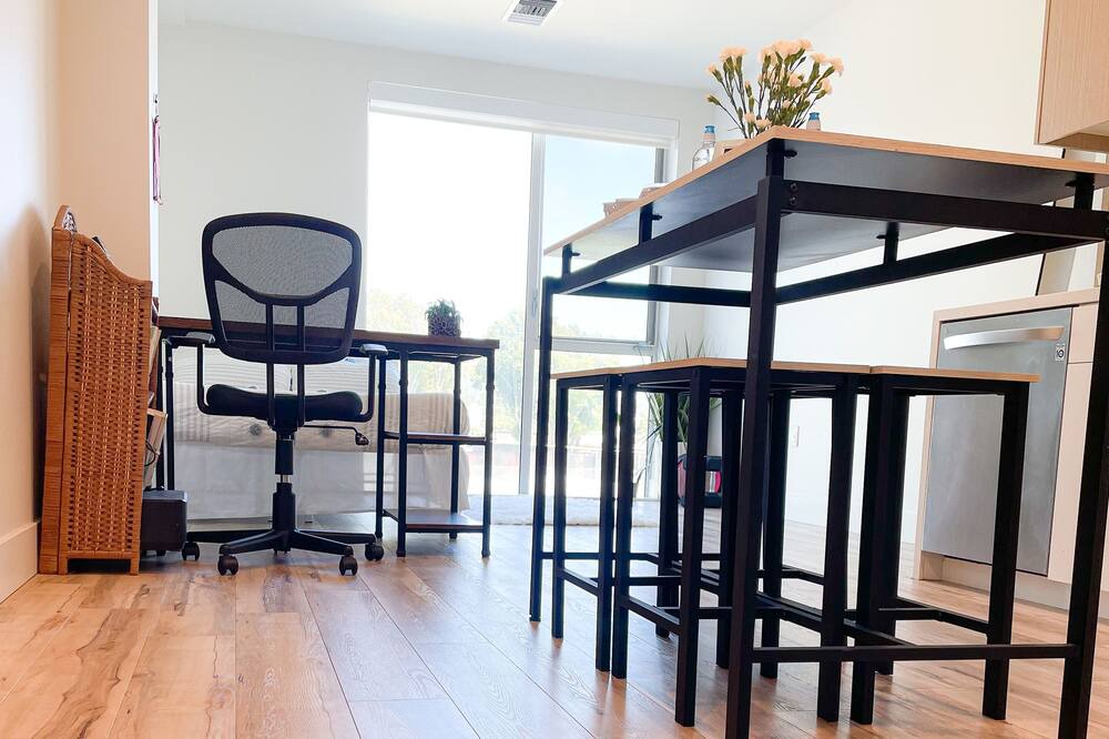 Photo of Livingroom in Temescal