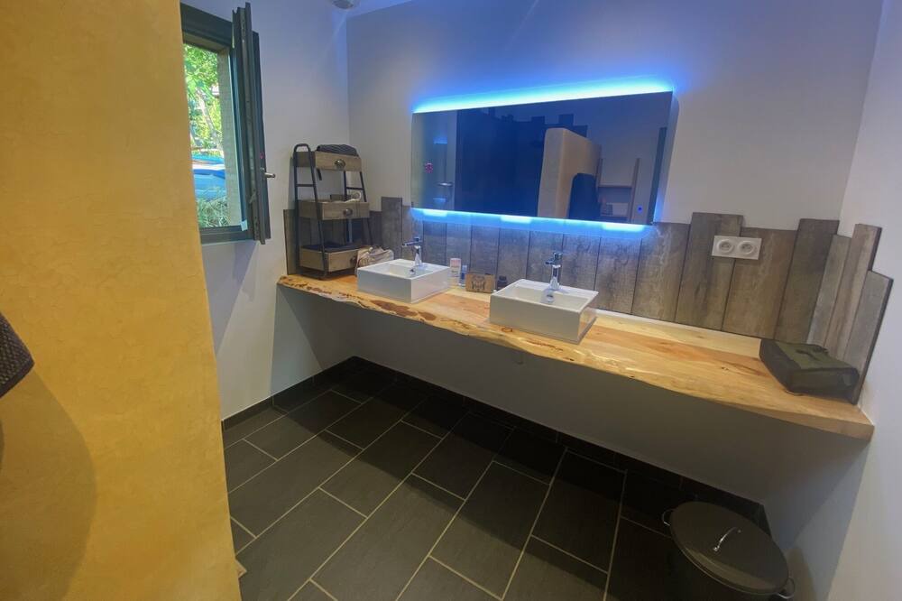 Photo of Bathroom in Mottier