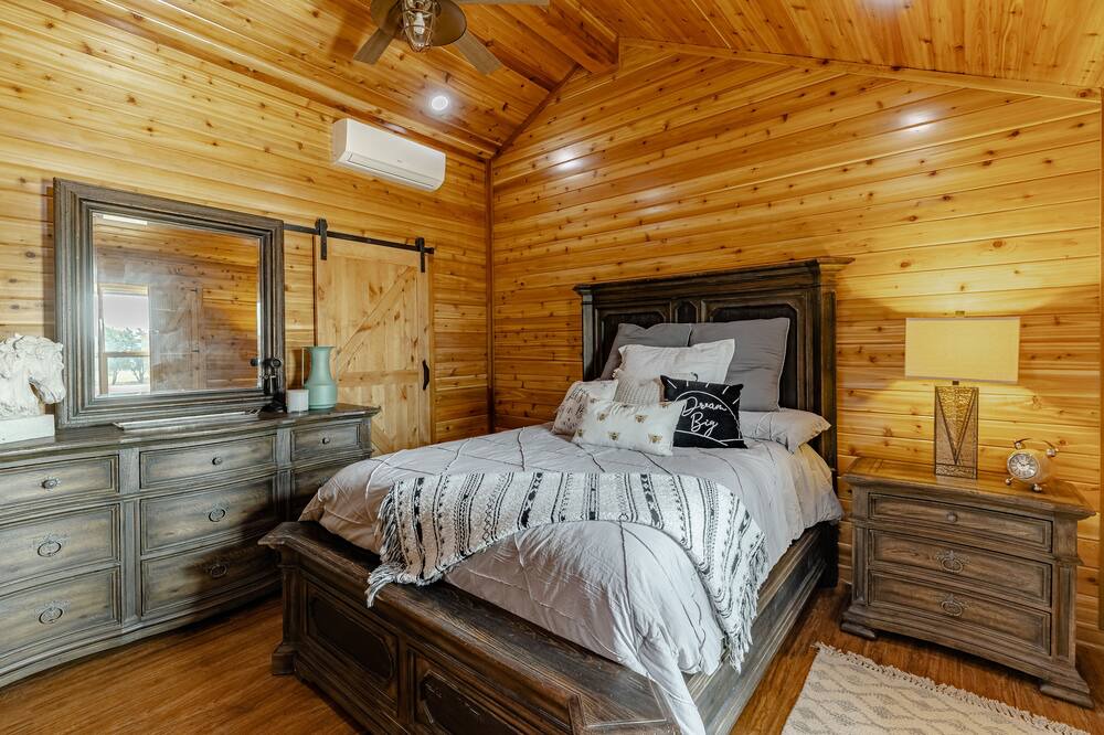 Photo of Bedroom in Lavon