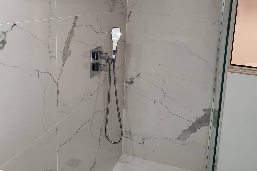 Photo of Bathroom in Downtown Angers