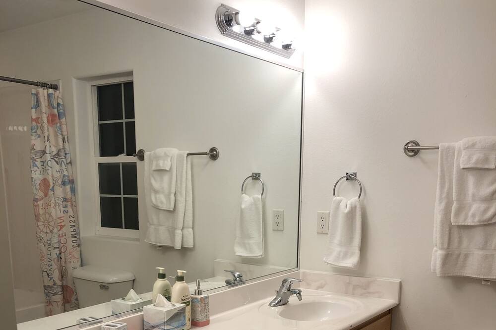 Photo of Bathroom in Los Lunas