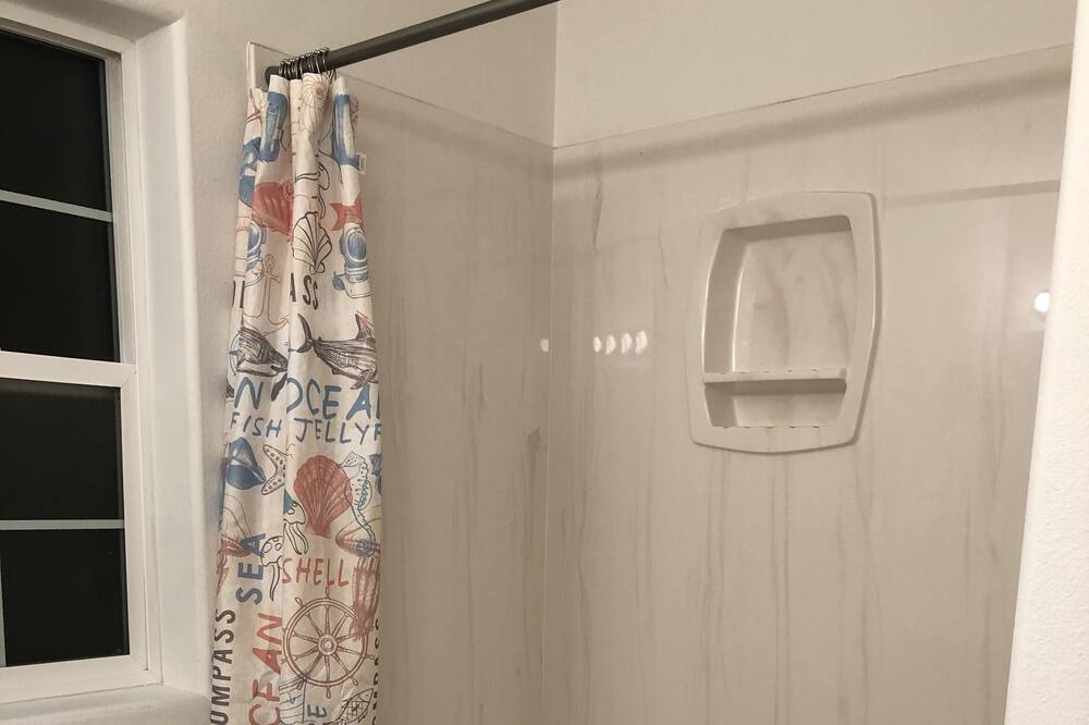 Photo of Bathroom in Los Lunas