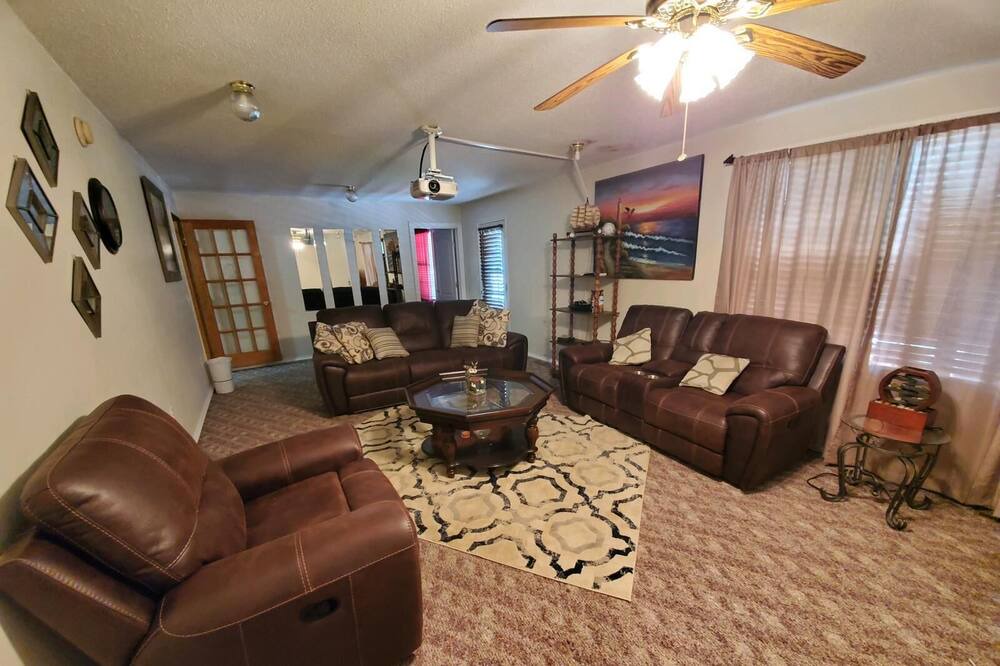 Photo of Livingroom in Ridgeway