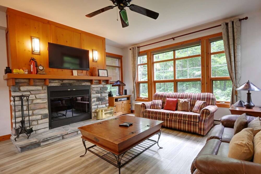 Photo of Livingroom in Tremblant-Les-Eaux