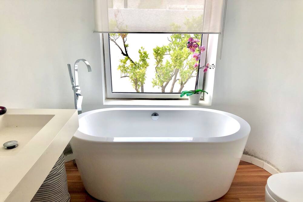 Photo of Bathroom in La Pobla de Vallbona