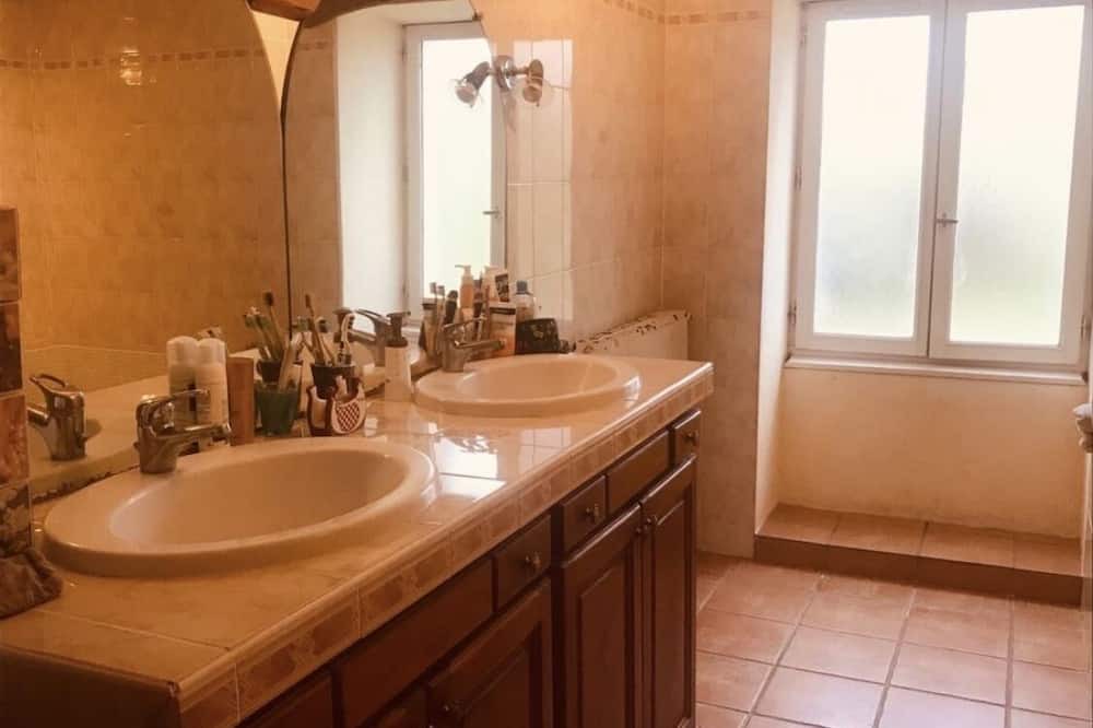 Photo of Bathroom in Meilhan-sur-Garonne