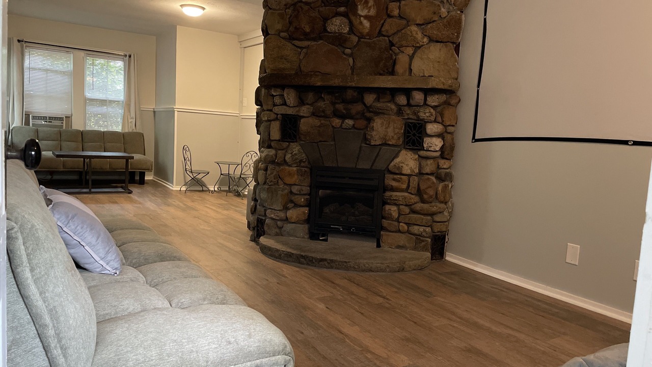 Photo of Livingroom in Town of Olive