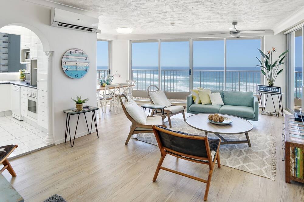 Photo of Livingroom in Main Beach