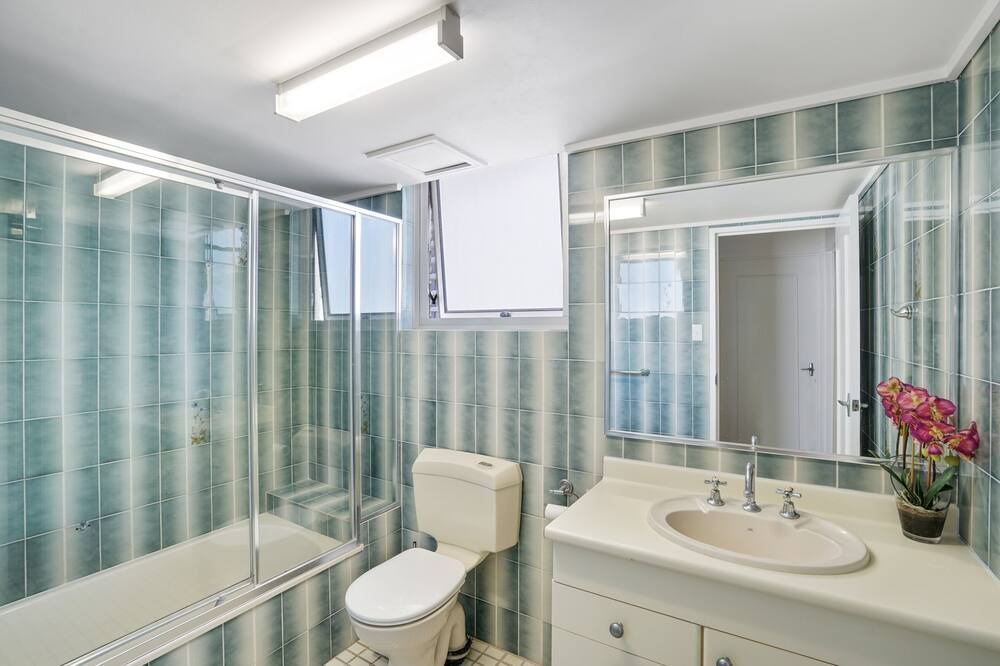 Photo of Bathroom in Main Beach
