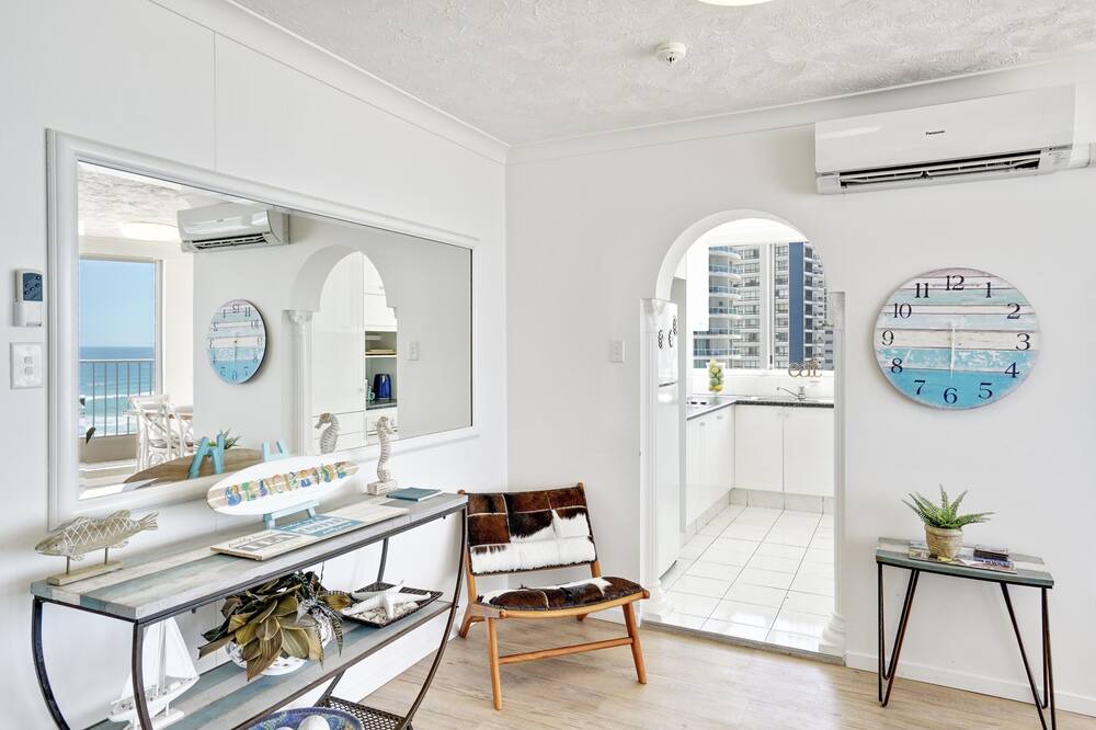 Photo of Livingroom in Main Beach