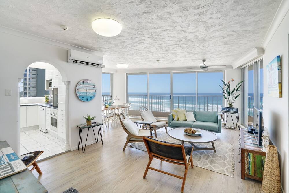 Photo of Livingroom in Main Beach