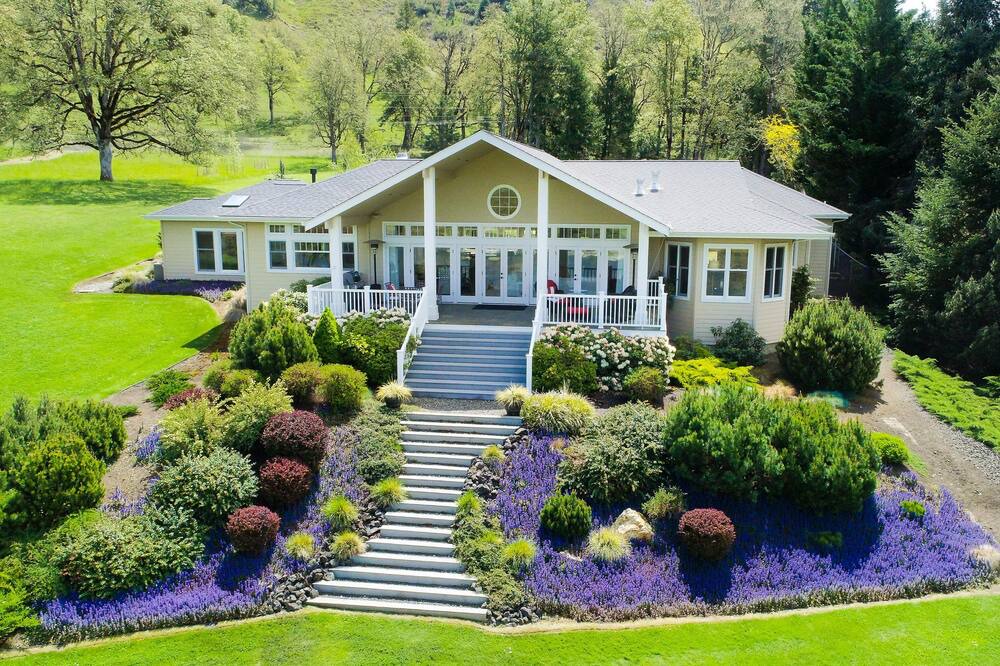 Photo of Others in Roseburg