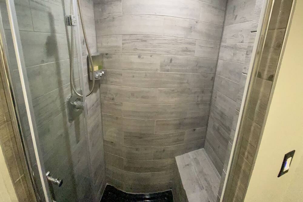 Photo of Bathroom in Des Plaines